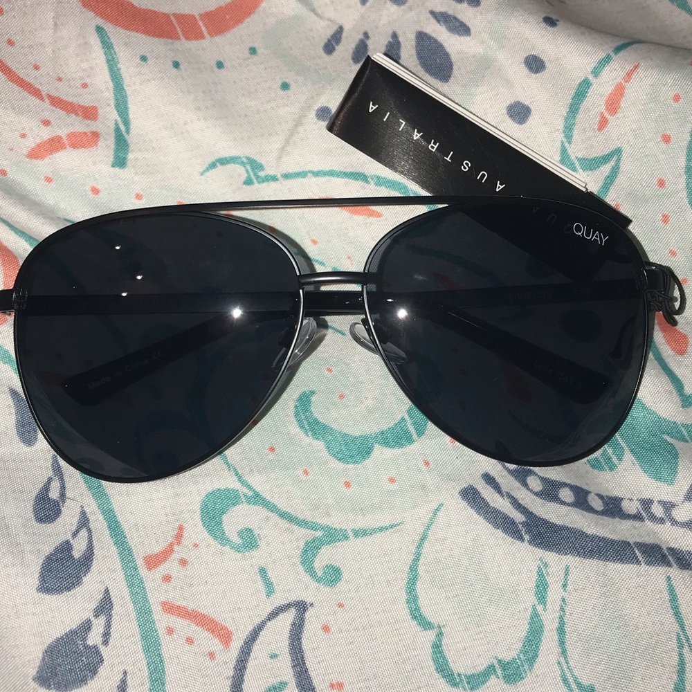 QUAY sunnies for sale!!!! 😎😎😎😎